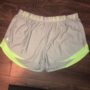 Under Armour play up shorts size 2x. Like new.